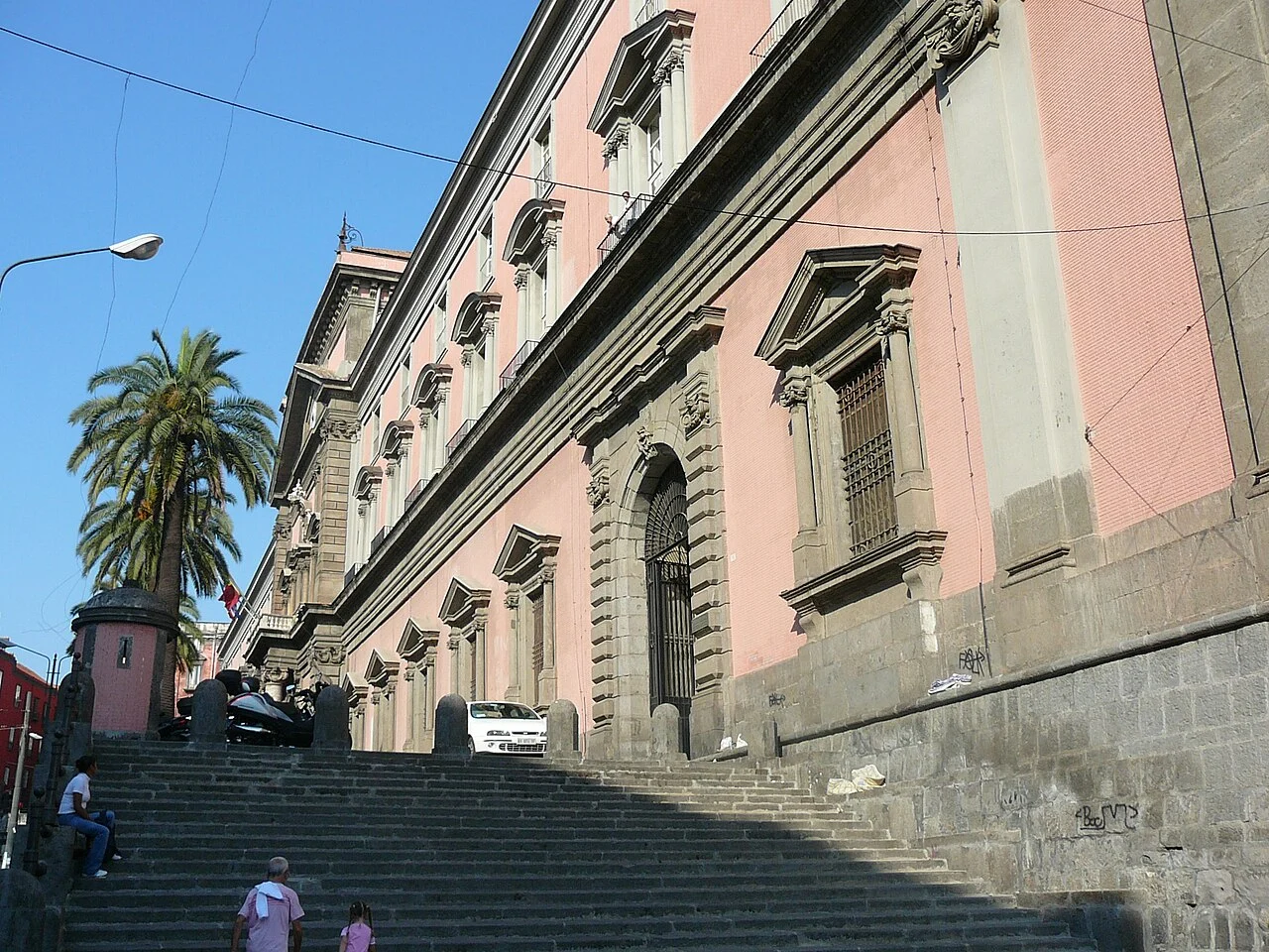 Facciata del Museo Archeologico Nazionale di Napoli